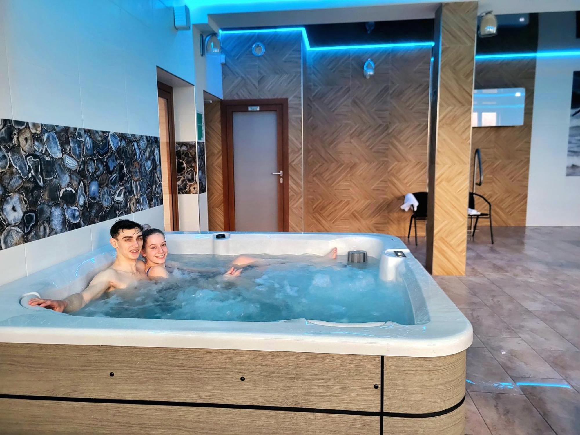 Jastrzębia GóraDom Jastrzebia Z Basenem I Jacuzziアパートメント エクステリア 写真